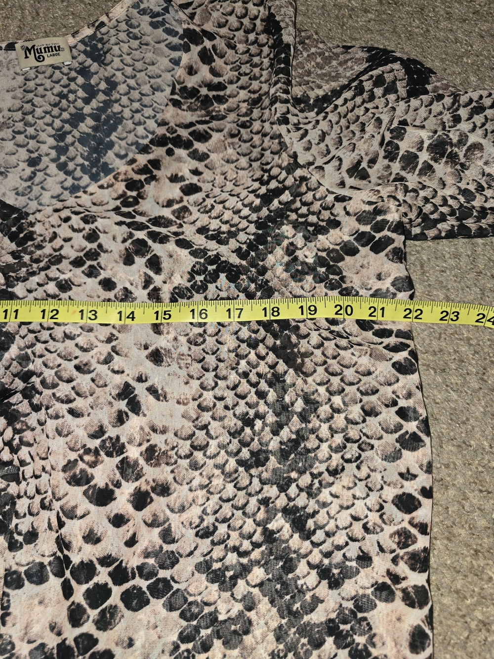 Show Me Your Mumu Beige Snake Print V-Neck Women's Top Size Large - Picture 6 of 7